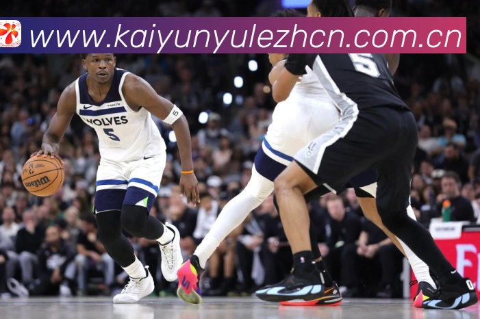 尼克迪亚兹格斗技术特点与战术价值解析:最新赛事动态与深度分析 尼克迪亚兹格斗技术特点与战术价值解析:最新赛事动态与深度分析